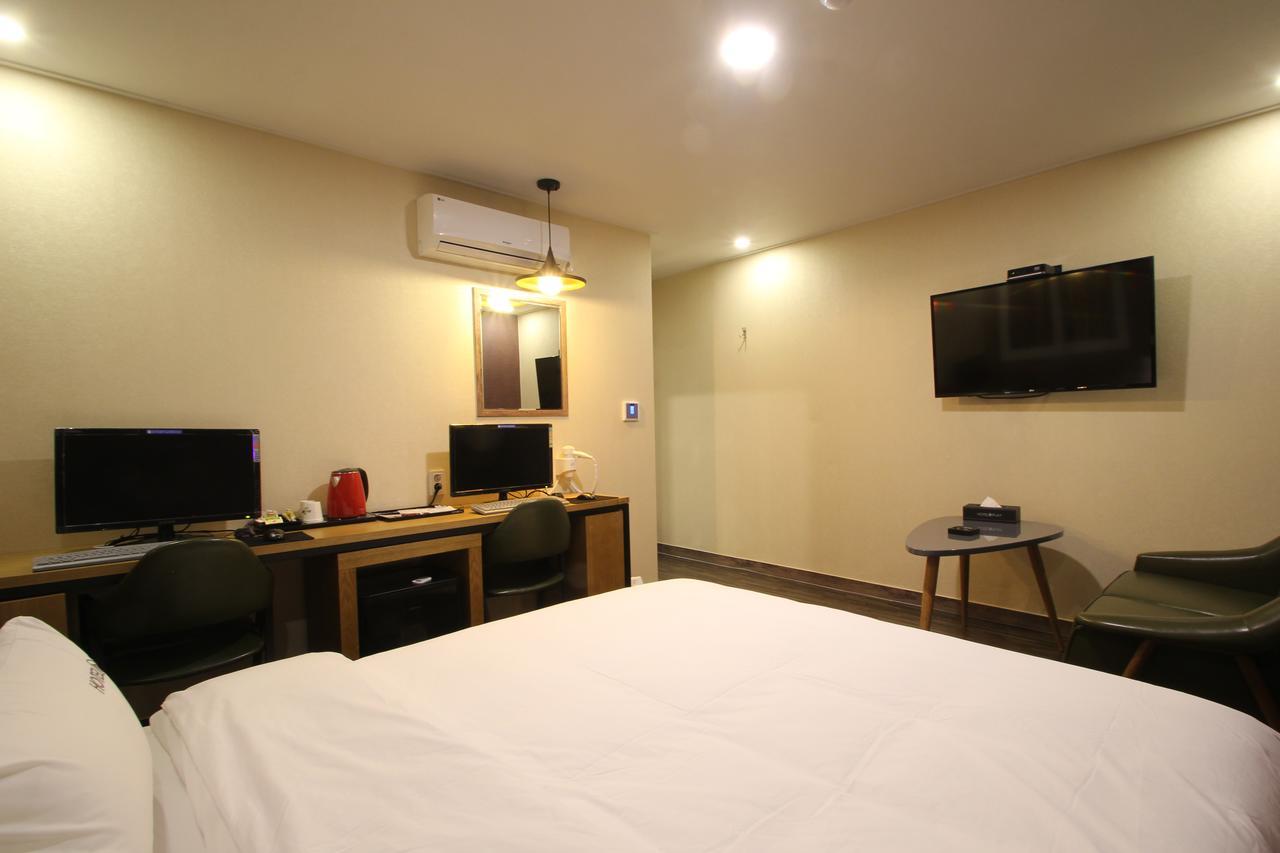 Hotel Play Pohang Exteriör bild